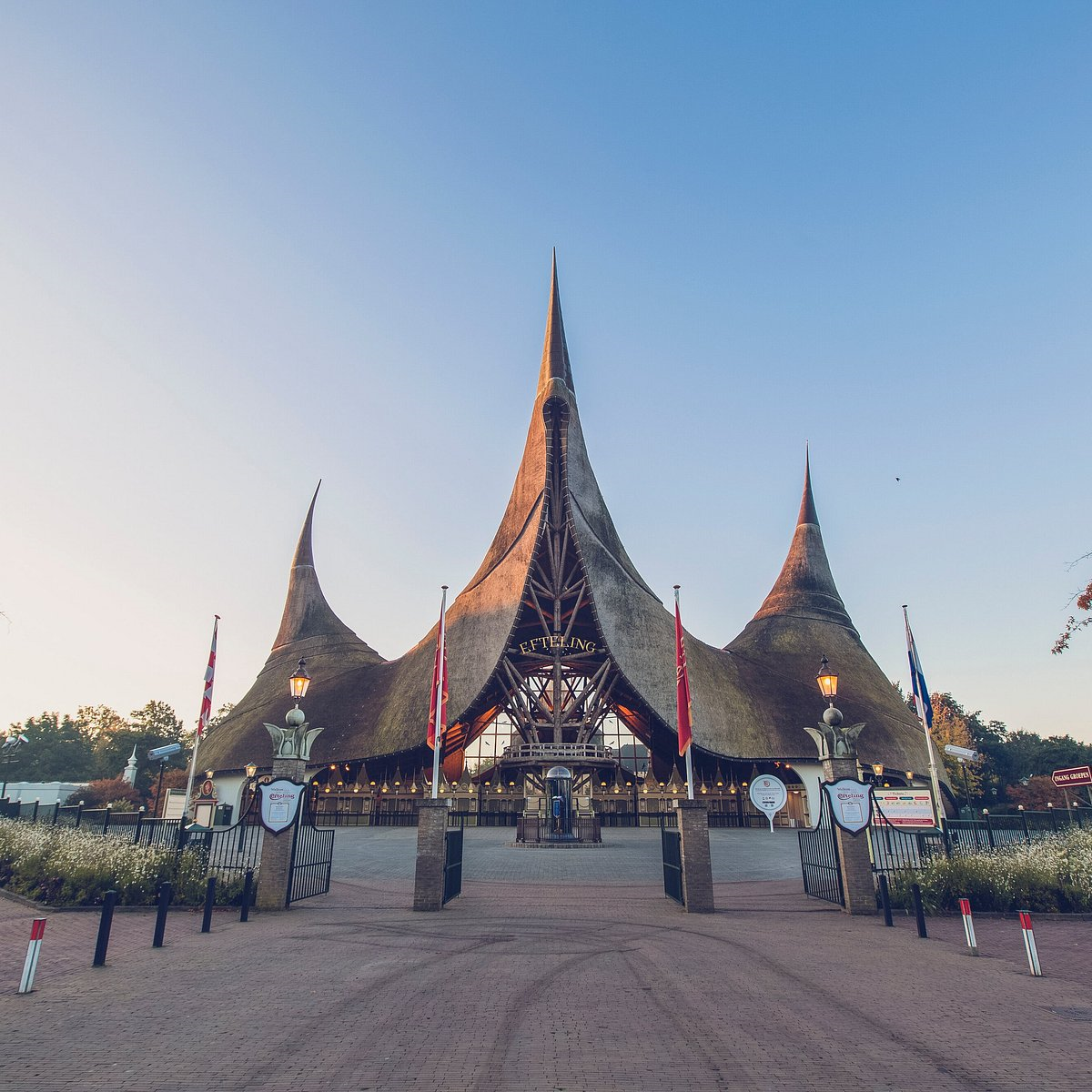 Efteling Review 2026: Theme Park Overview, Attractions, Tickets and Visitor Guide